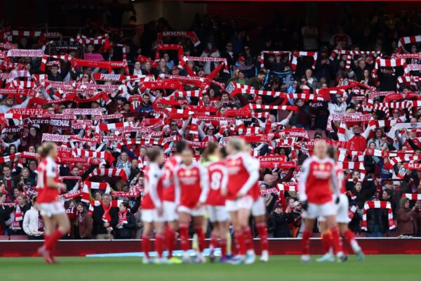Os fãs da WSL podem beber álcool nas arquibancadas da temporada 2026-27 após esquema piloto