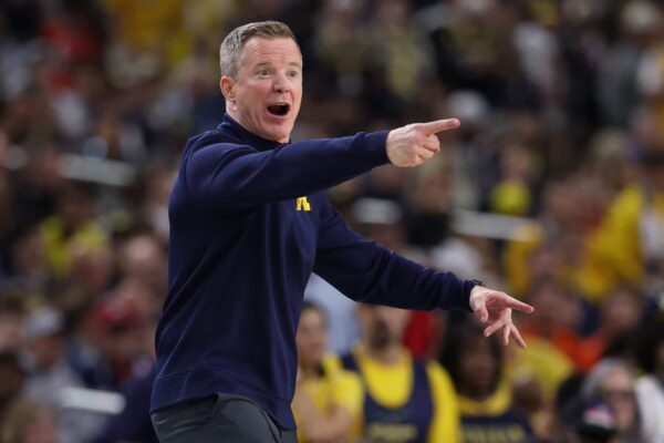 Mavericks contratando Dusty May do Michigan como novo técnico: Fonte