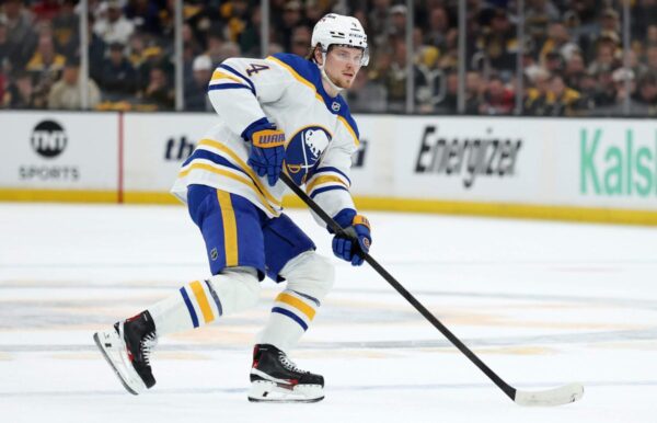 O que os Buffalo Sabres deveriam fazer com Bowen Byram?