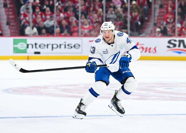 Maple Leafs adquire o defensor Darren Raddysh em um blockbuster sign-and-trade