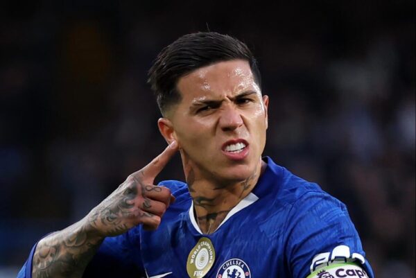 O que o Chelsea deve fazer com Enzo Fernandez?
