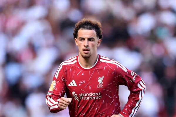 Liverpool rejeita oferta de 25 milhões de euros do Inter por Curtis Jones