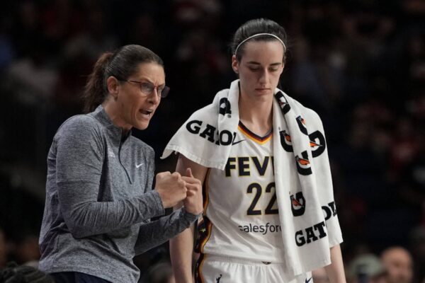 Caitlin Clark, do Fever, perderá o segundo jogo da temporada devido a uma lesão nas costas
