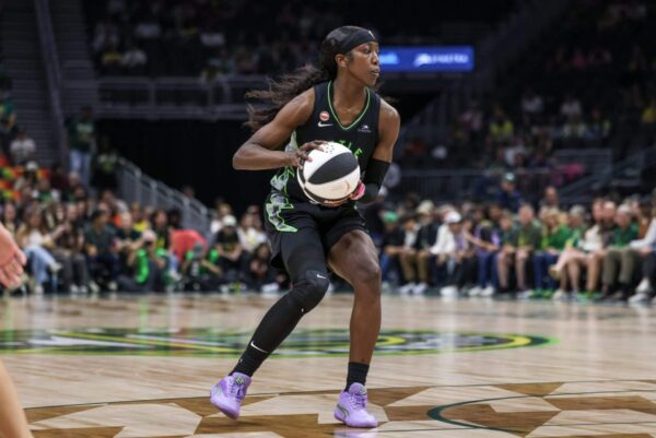 O novato do Seattle Storm, Flau’jae Johnson, se juntará ao Unrivaled