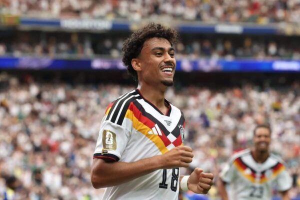 Bayern de Munique chega a acordo para contratar o zagueiro alemão Nathaniel Brown