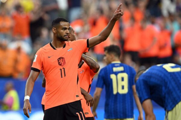 Por que Cody Gakpo está jogando muito melhor pela Holanda do que pelo Liverpool?