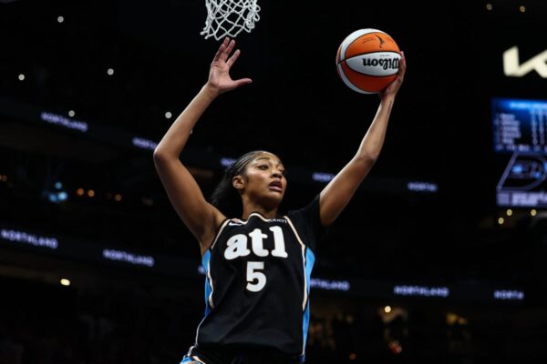 Angel Reese se torna o jogador mais rápido da WNBA com 1.000 rebotes na vitória do Dream sobre Fever