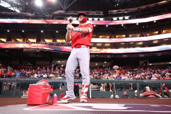 Em meio à campanha All-Star, Mike Trout dos Angels (músculo posterior da coxa) irá para IL: Fontes