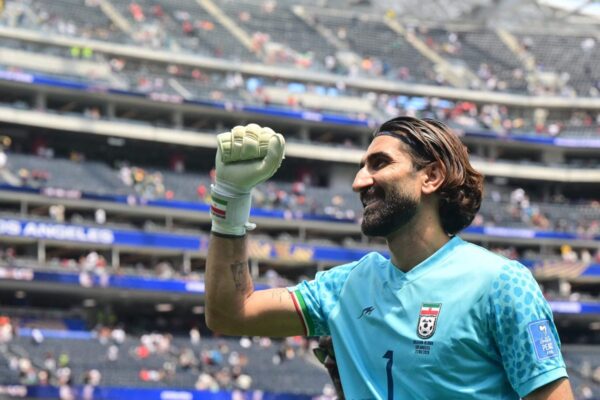 O goleiro iraniano que fugiu de casa e agora é herói da Copa do Mundo