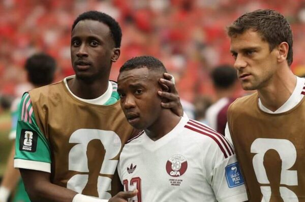 A suspensão de cinco jogos de Madibo é absurda. A FIFA reagiu ao resultado de sua falta sobre Kone, não à falta em si