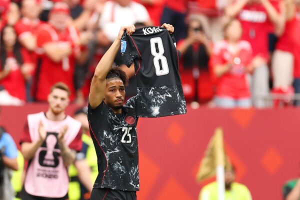 Canadá alcança histórica primeira vitória masculina na Copa do Mundo – mas Ismaël Koné deixa campo em perigo