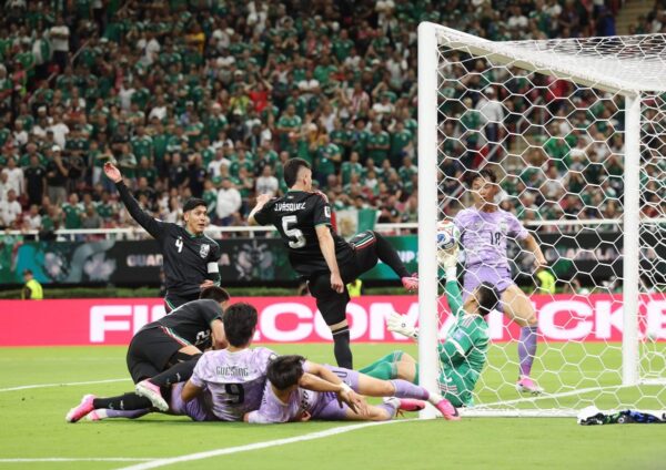 México vence o Grupo A da Copa do Mundo e se torna o primeiro time a se classificar para a fase eliminatória