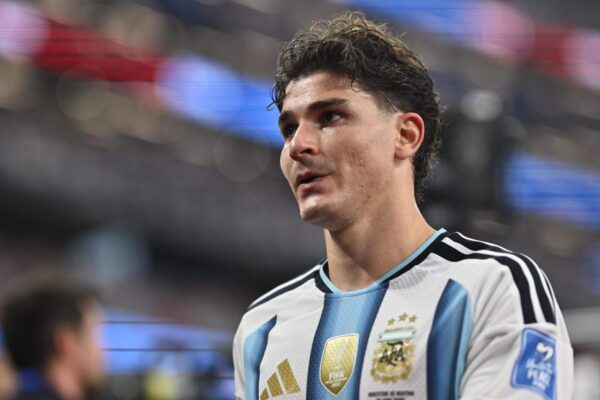 Julian Alvarez, Barcelona, ​​Atlético e uma saga de transferências para a Copa do Mundo muito familiar
