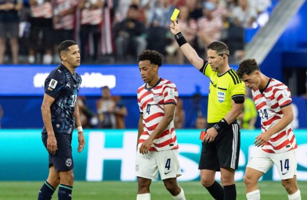 Quais jogadores da Copa do Mundo correm risco de suspensão?