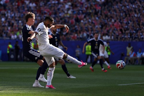 Hakimi foi vaiado no Gillette Stadium enquanto o Marrocos praticamente garantia a eliminação na Copa do Mundo