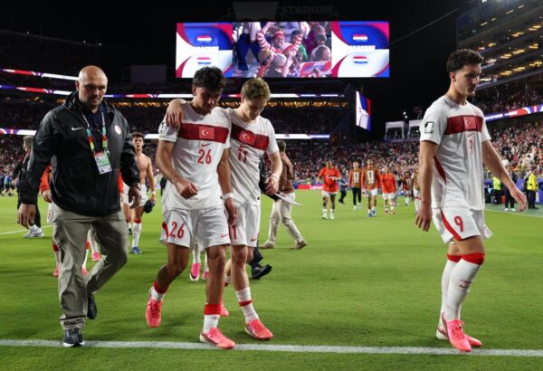 Como as esperanças da Turquia na Copa do Mundo desmoronaram – e transformaram o confronto da USMNT em uma borracha morta
