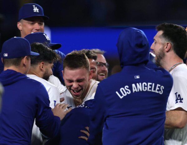 Dalton Rushing clareou a cabeça e esvaziou as bases na derrota dos Dodgers sobre Orioles