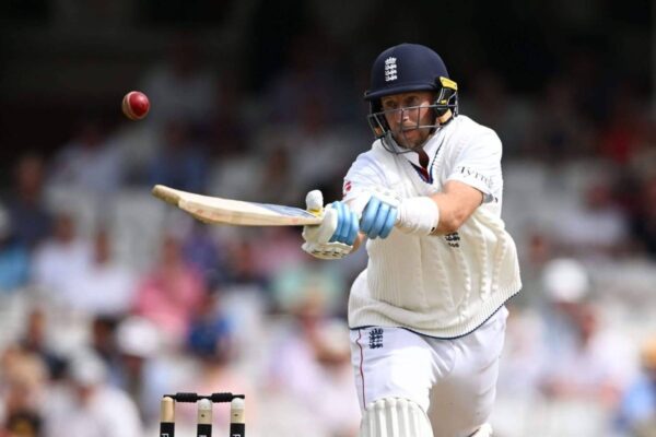 A Inglaterra tem 14.000 motivos para amar Joe Root, seu relutante capitão