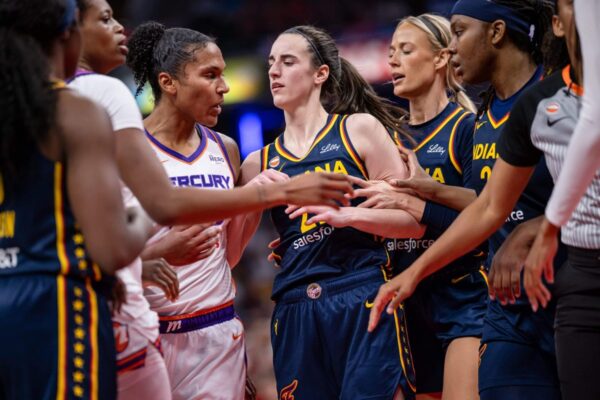 Alyssa Thomas, da Mercury, suspensa por incidente com Caitlin Clark