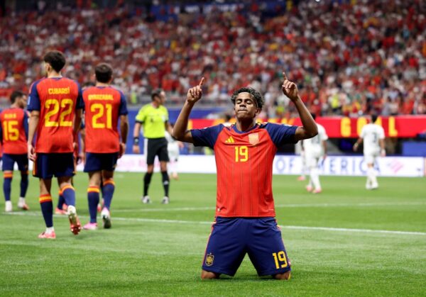 Lamine Yamal, 18 anos, se anuncia como um fenômeno da Copa do Mundo enquanto a Espanha esmaga a Arábia Saudita