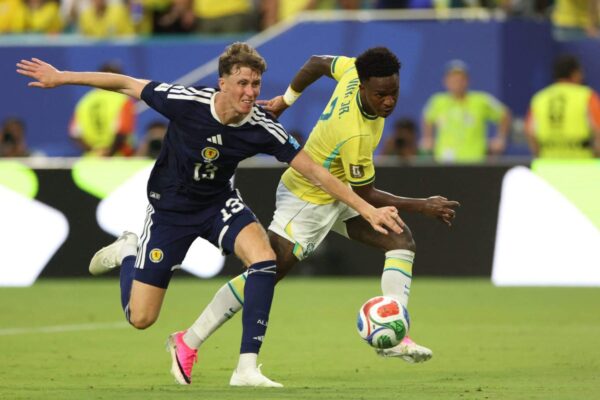 Federação Brasileira de Futebol pede à FIFA ‘aplicação consistente’ das regras do VAR sobre gol anulado de Vinicius Jr