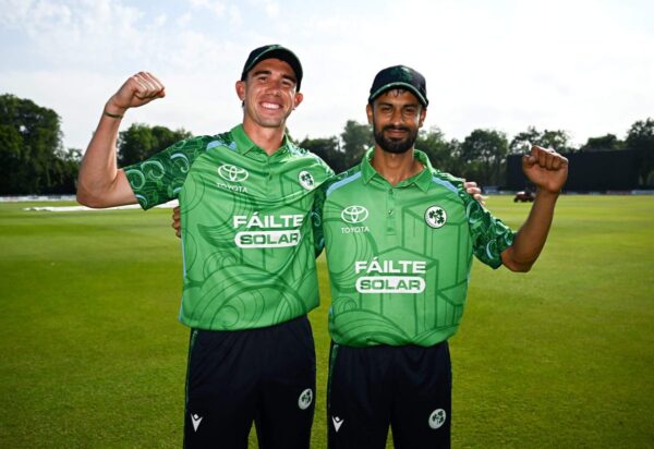 Irlanda faz história com vitória surpreendente sobre a campeã mundial T20, Índia