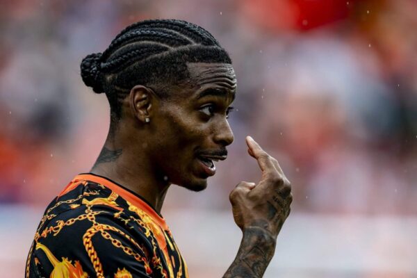 O que Crysencio Summerville poderia oferecer ao Manchester United ou Aston Villa