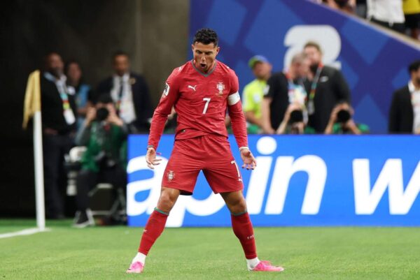 Cristiano Ronaldo faz história na Copa do Mundo e silencia seus céticos enquanto Portugal esmaga o Uzbequistão