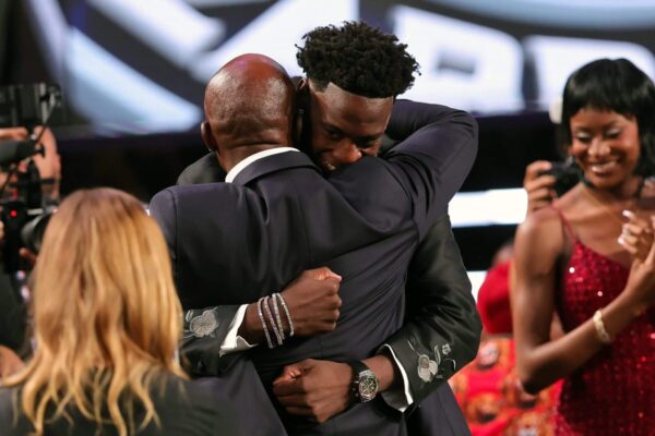 Por que AJ Dybantsa usa seu nome completo quando foi selecionado em primeiro lugar no Draft da NBA