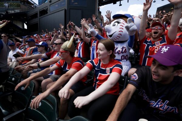 O beisebol está tendo um impacto na Copa do Mundo? Enquanto os fãs inundam as cidades-sede, a MLB os vende no jogo da América