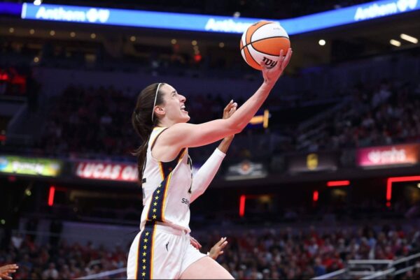 Caitlin Clark deixa jogo do Indiana Fever com edição anterior