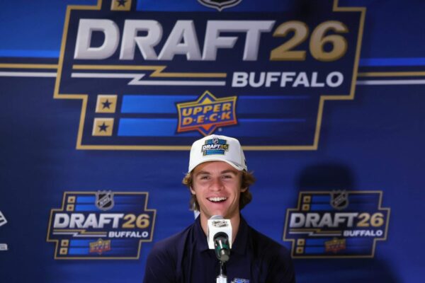 O Draft da NHL está aqui: seu guia para drafts simulados e negociações de grande sucesso em potencial