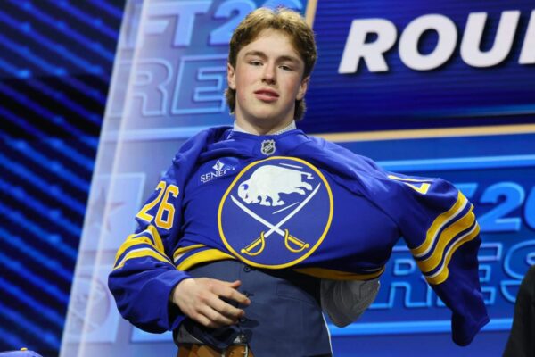 Buffalo Sabres seleciona Daxon Rudolph com a quarta escolha no Draft da NHL de 2026