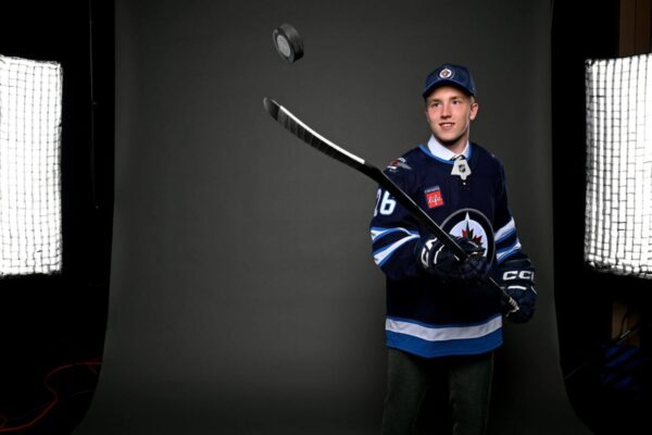 Por que os Winnipeg Jets selecionaram Viggo Björck com a 8ª escolha do Draft da NHL