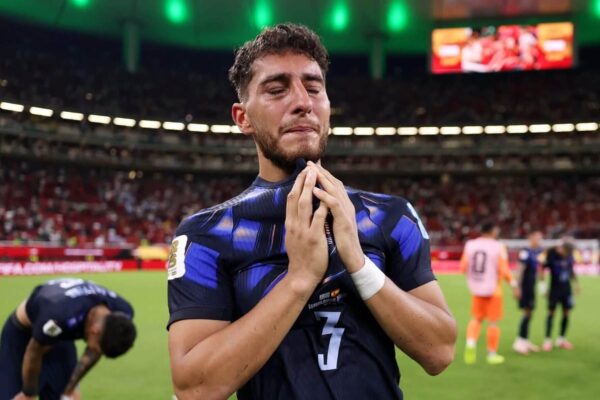 Uruguai cai lutando na Copa do Mundo, sai dos grupos enquanto a Espanha avança