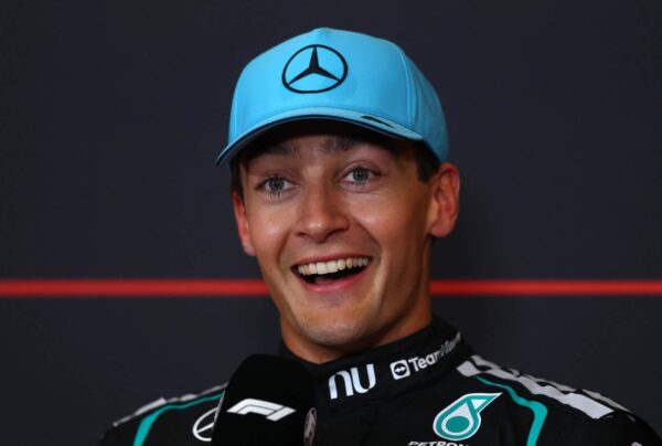 Por que George Russell manterá a polêmica pole no GP da Áustria de 2026 após a queda de Max Verstappen