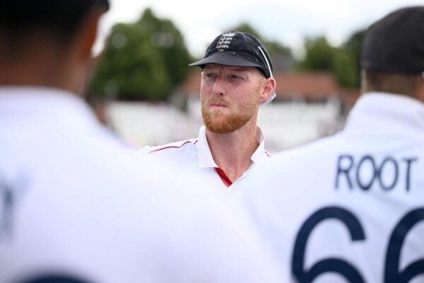 O capitão da Inglaterra, Ben Stokes, anuncia aposentadoria do críquete internacional