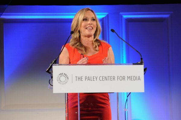 A pioneira da Sports TV, Linda Cohn, se aposentando da ESPN após uma carreira recorde