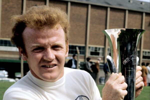 ‘Lado antes de si’ – como um antigo lema de Leeds foi adotado pela Escócia