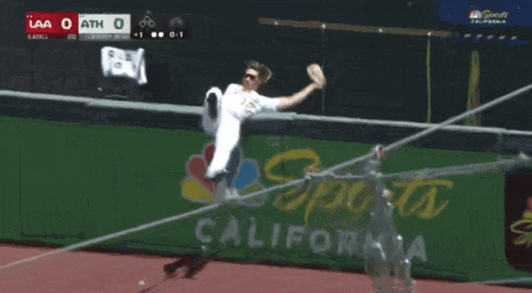 Ai, esse GIF de roubo de home run. Mais: novo drama de Rafael Devers