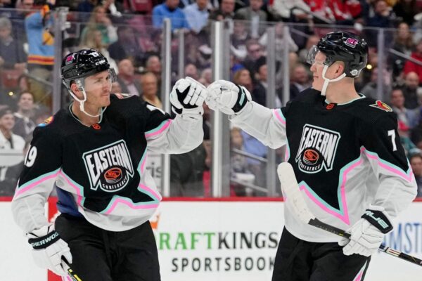 Vencedores e perdedores das negociações de grande sucesso da NHL: irmãos Tkachuk, Kyle Davidson e mais