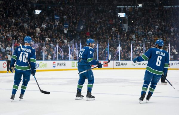Por que a primeira entressafra do GM Ryan Johnson do Canucks depende do que ele pode subtrair