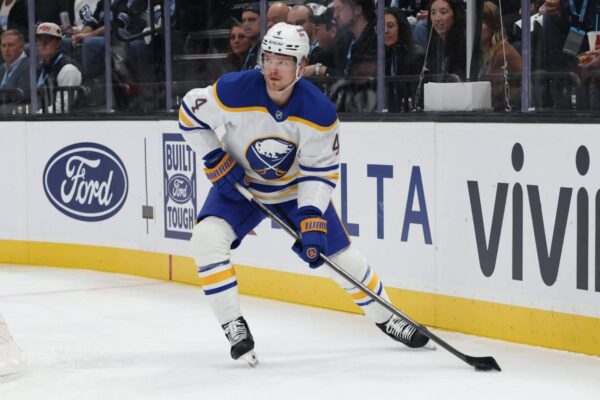 Pensamentos dos Blackhawks: comércio de Bowen Byram, negociações de contrato e projeção de escalação