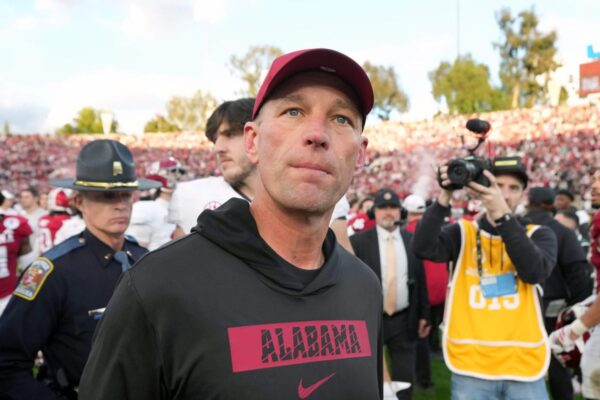 A baixa classificação do Alabama, a costa oeste rejuvenescida e outras surpresas no recrutamento de futebol universitário