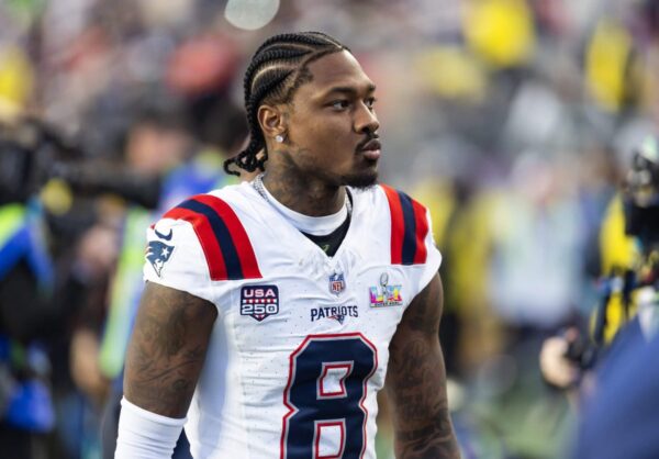 Os Raiders poderiam contratar Stefon Diggs? Será que Jermod McCoy pressionará por um emprego inicial? Mala postal