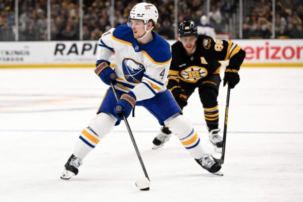 Os Blackhawks poderiam perseguir o defensor dos Sabres, Bowen Byram? O que estou ouvindo