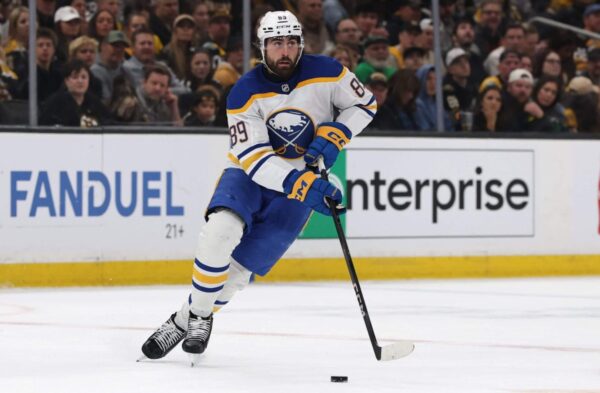 Notas de contrato da NHL: Alex Tuch vale o risco de longo prazo para as capitais vencedoras