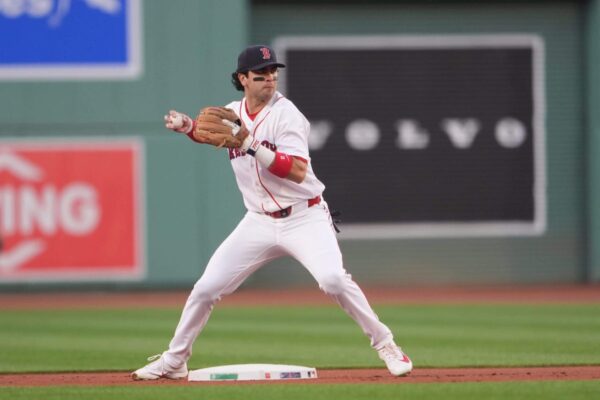 O shortstop do Red Sox, Marcelo Mayer, pousa em IL com reação de estresse ósseo no antebraço