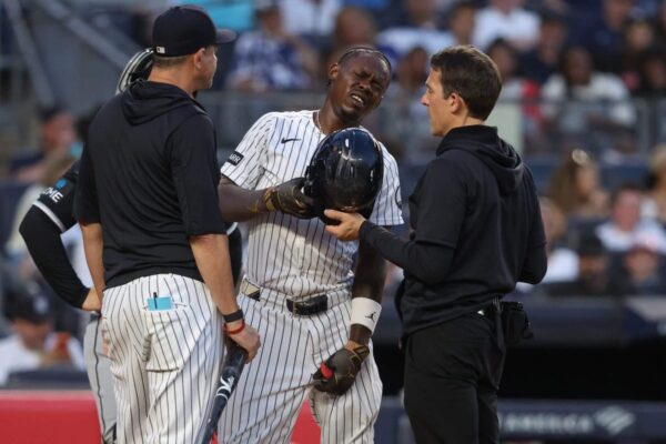 Jazz Chisholm Jr. dos Yankees sai no meio da tacada após bola suja na virilha