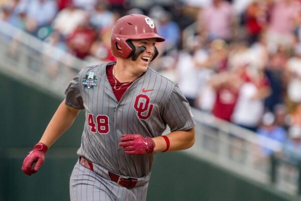 Oklahoma derrota a Carolina do Norte e conquista o primeiro título nacional de beisebol desde 1994